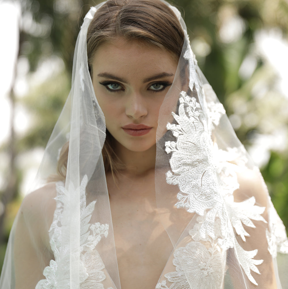 Erin Cole Collection Veils display picture 3